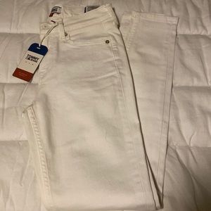 White Tommy Jeans (25/32)